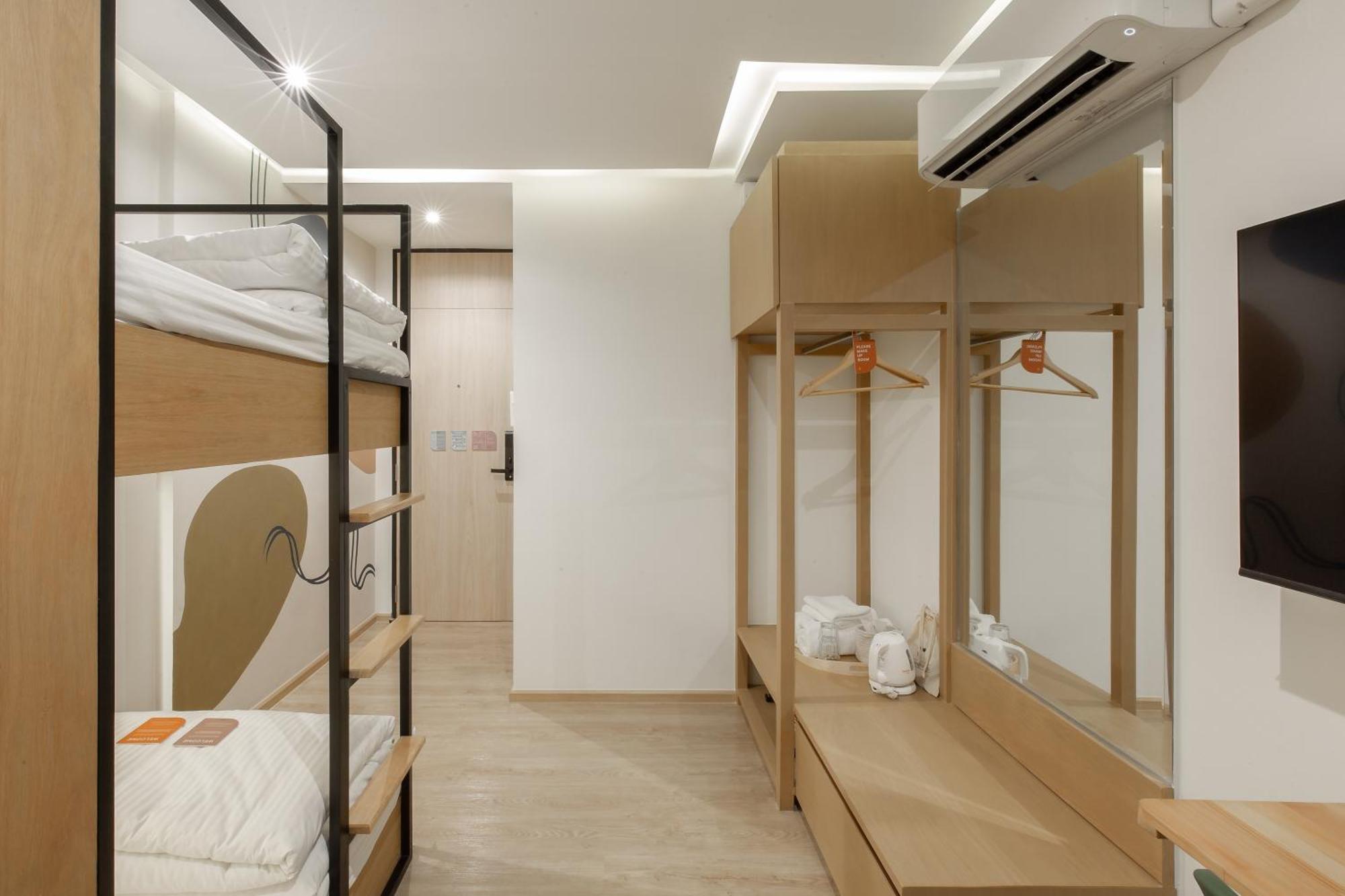 Twin Room,1594123240:JPEG